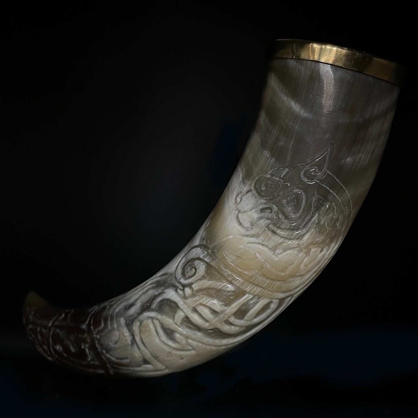 #1 Ranka graviruotas ir žalvariu apkaustytas 150ml geriamasis ragas