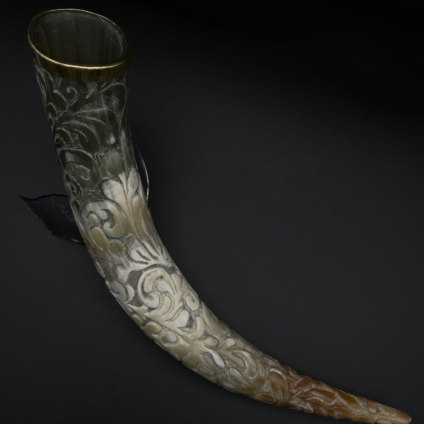 #3 Ranka graviruotas ir žalvariu apkaustytas 150ml ragas gėrimams