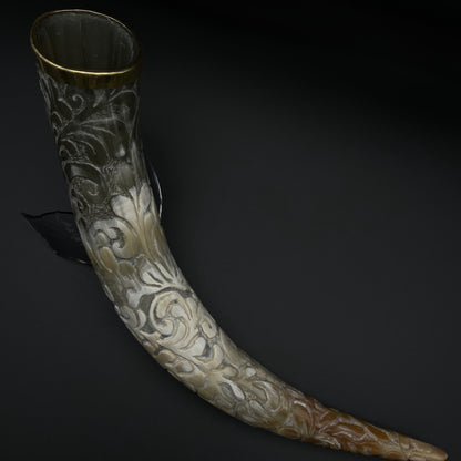 #3 Ranka graviruotas ir žalvariu apkaustytas 150ml ragas gėrimams