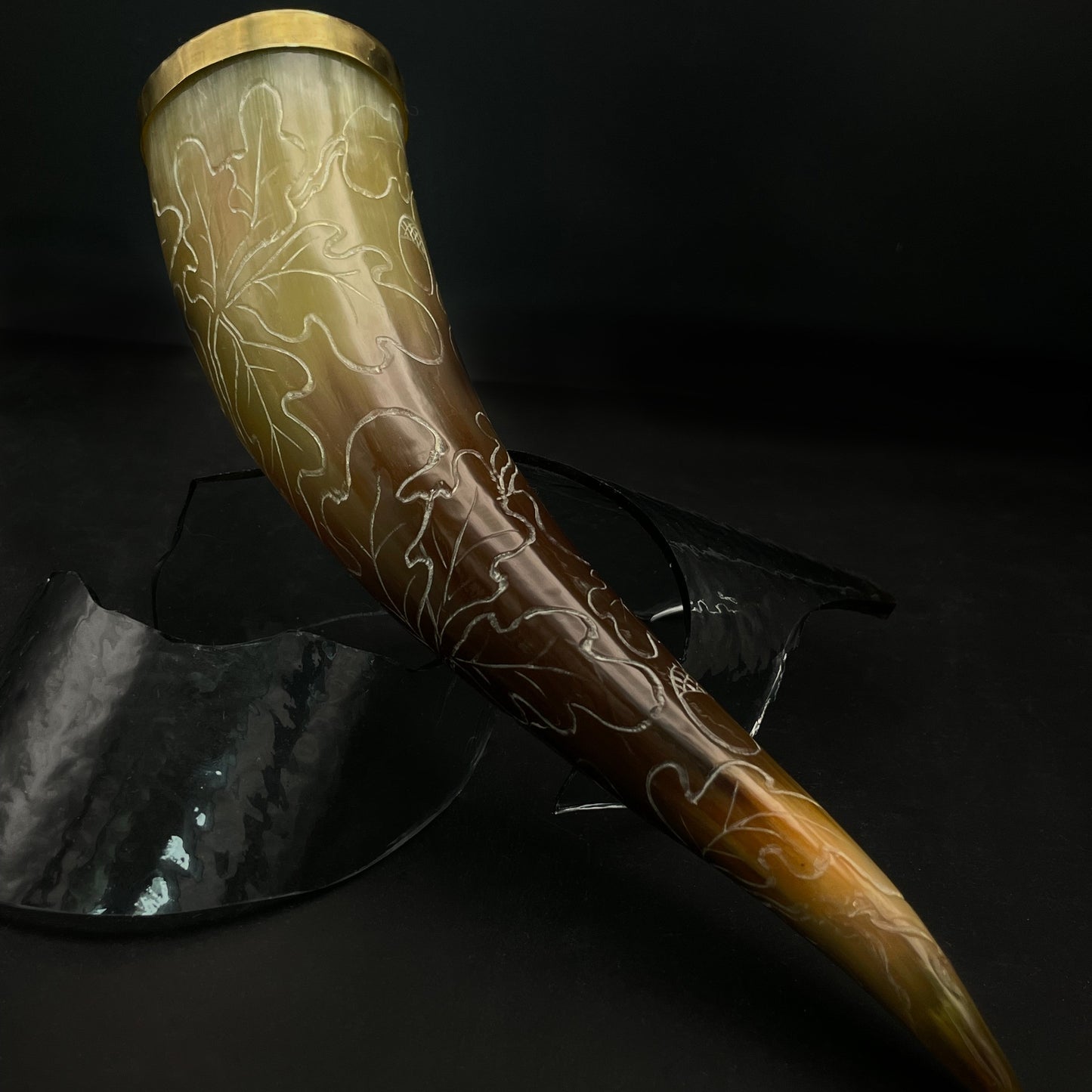 #4 Ranka graviruotas ir žalvariu apkaustytas 150ml ragas gėrimams