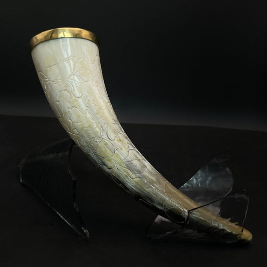 #7 Ranka graviruotas ir žalvariu apkaustytas 140 ml ragas gėrimams