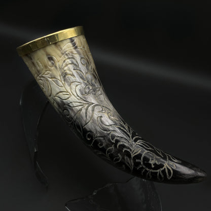 #8 Ranka graviruotas ir žalvariu apkaustytas 130 ml ragas gėrimams